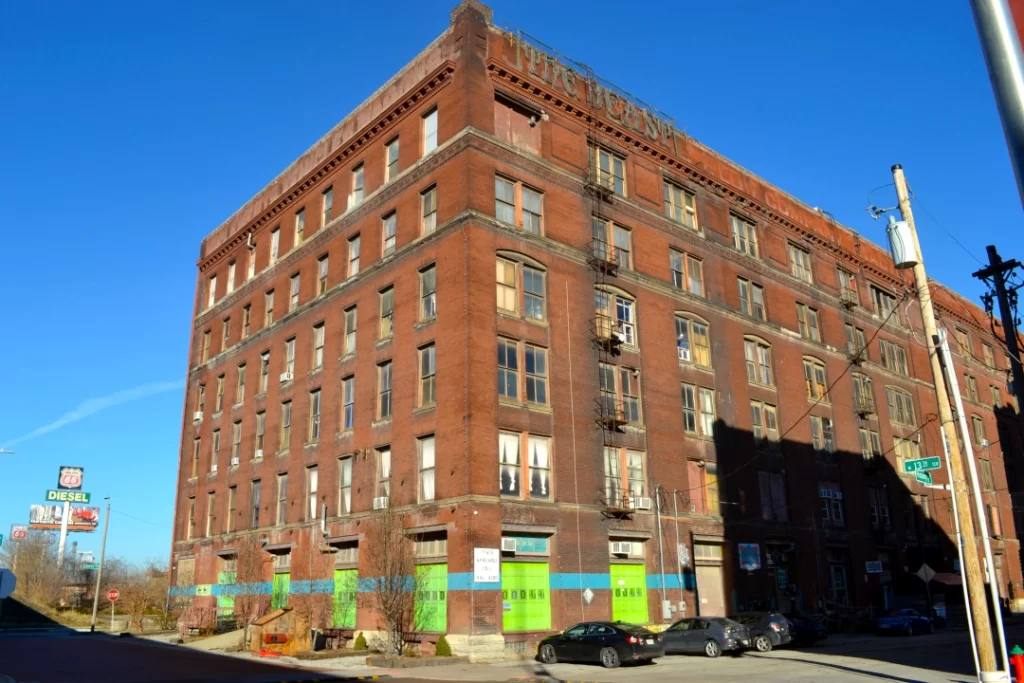 Exterior of 1420 W 13th Terrace, Kansas City, MO 64101